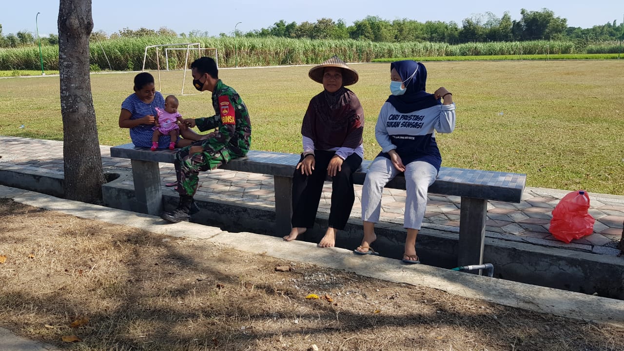 Suasana Pagi Di Sekitar Lapangan Desa Tamansari