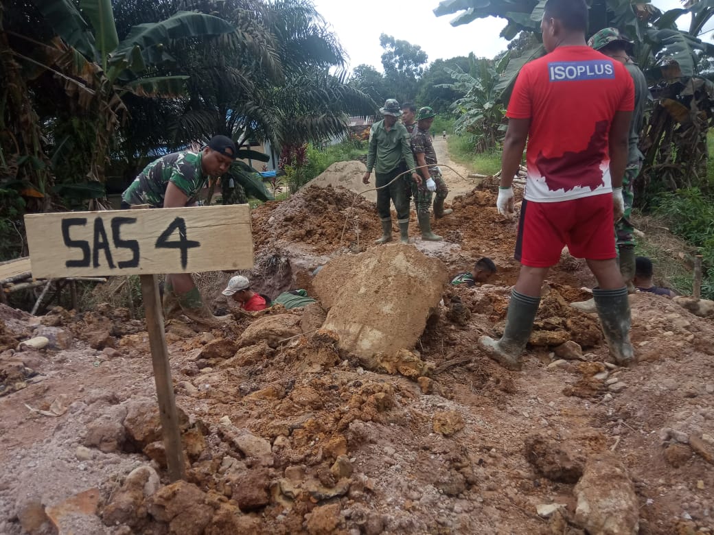 Jembatan Beton Desa Sentangau Jaya Satgas TMMD Ke-111 Kodim 1202/Skw