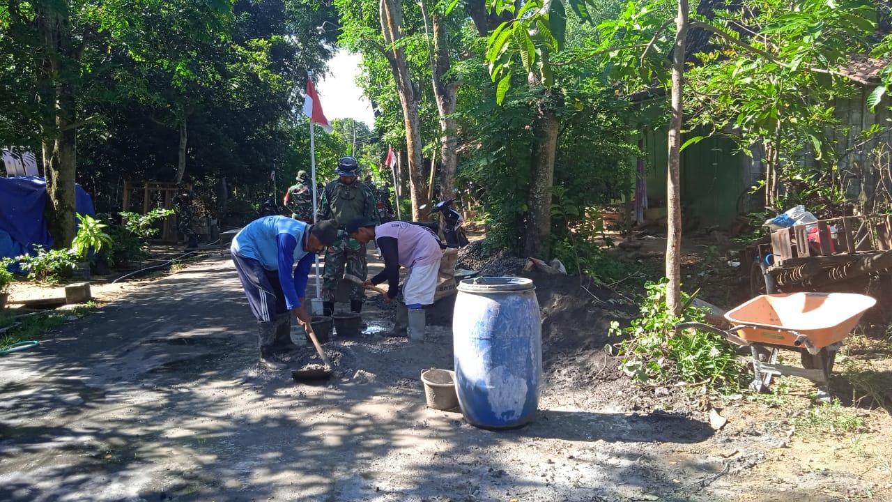 Satgas TMMD 111 Bekerja Sama Dengan Warga Dengan Baik