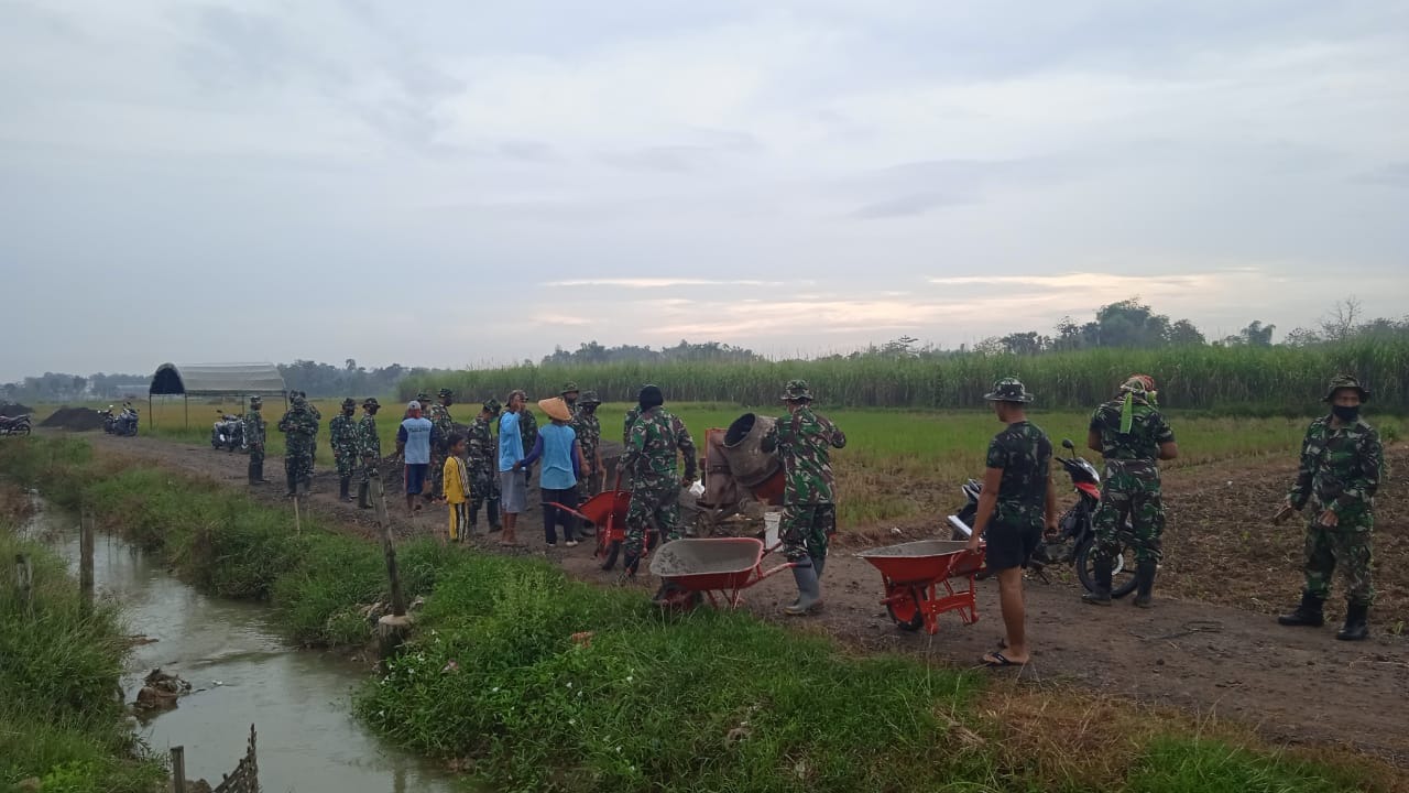 Rukun Serta Gotong Royong Menghiasi Pemandangan Di Desa Tamansari