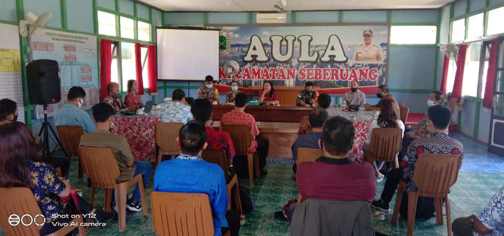 Babinsa Hadiri Rapat Pembentukan Panitia HUT RI Ke 76 Kecamatan Seberuang