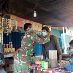 Putus Mata Rantai Virus Covid19, Babinsa 01/Embaloh Hilir Terus Bagikan Masker
