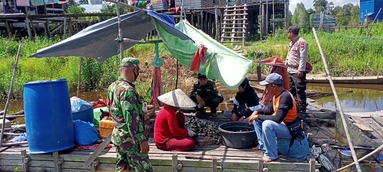 BAHAS PENINGKATAN HASIL IKAN, BABINSA KOMSOS BERSAMA KELOMPOK NELAYAN
