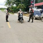 SINERGITAS TNI – POLRI, BABINSA DAN BABINKAMTIBMAS DALAM PEMBAGIAN MASKER KEPADA WARGA BINAAN