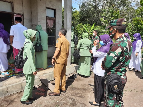 Pasiter Kodim 1207/Pontianak Dampingi Ketua Persit KCK Cabang LI Kampanye Stunting