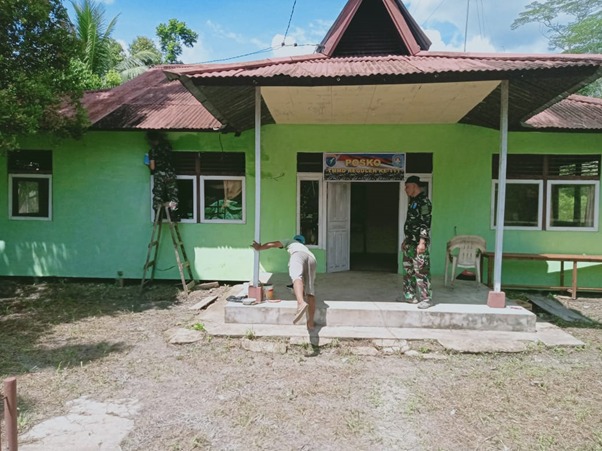 Serka Suratno Ikut Bagian Dalam Program TMMD Ke-111 Kodim 1207/Pontianak di Desa Kuala Mandor B