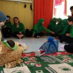 Wujud Kepedulian, Ketua Persit KCK Putussibau Jenguk Anggota yang Melahirkan