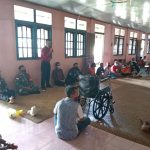 Wujud Kepedulian Terhadap Warga Binaan, Babinsa Dampingi Kades Berikan Bantuan Kursi Roda dan Kaki Palsu