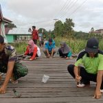 Rajut Kebersamaan Babinsa Babinkamtibmas Jongkong Gerakkan Warga Gotong Royong