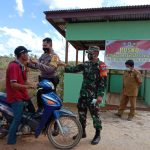 Babinsa Bersama Bhabinkamtibmas Sebubus Cek Posko PPKM Skala Mikro Desa Binaan