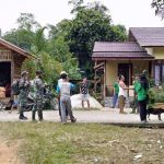 Babinsa Komsos Dengan Tokoh Masyarakat Desa Lanjak Deras