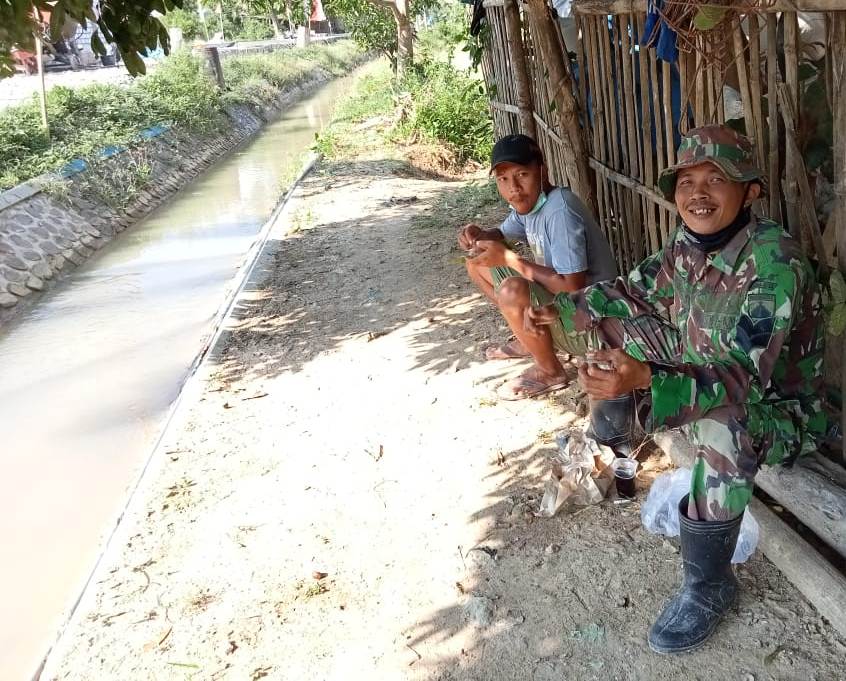 Sertu Jumari Memberi Senyuman Tanda Lelah Mulai Hilang