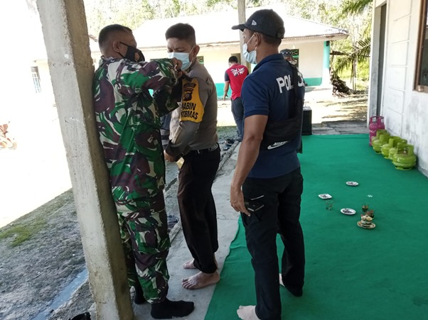 Keakraban TNI-Polri di Lokasi TMMD Ke-111 Kodim 1207/Pontianak