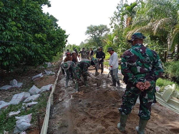Dandim 1207/Pontianak Mendampingi Rombongan Ster TNI dan Kemhan Ke Lokasi TMMD Ke-111