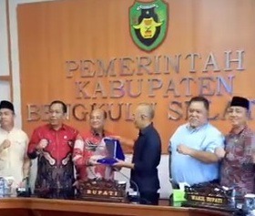 Bupati Gusnan Rapat Bersama Sekretaris Direktorat Jenderal Bina Keuangan Daerah Kementerian Dalam Negeri RI